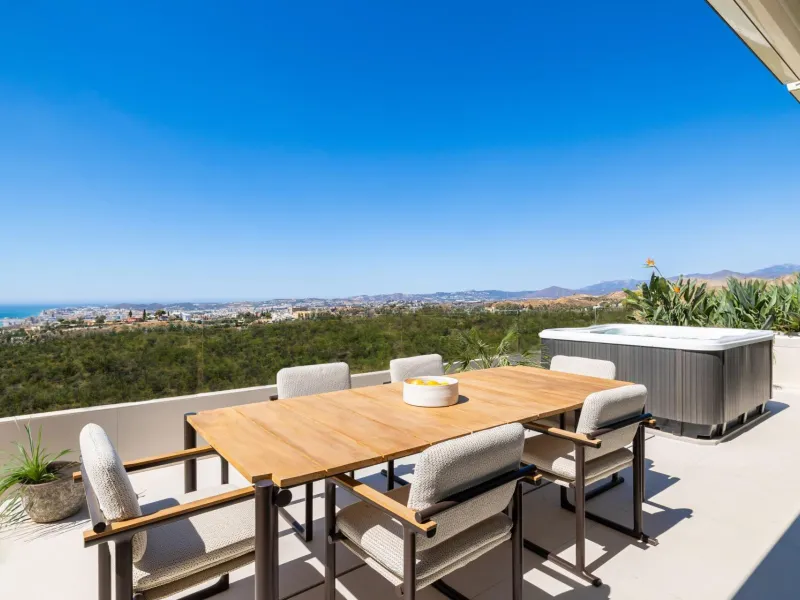 Exclusive New Build Residences in El Higuerón, Costa del Sol& & Modern Living Surrounded by Nature and Sea Views& Discover this exclusive residential development in El Higuerón, located in one of the most prestigious areas of the Costa del Sol. N