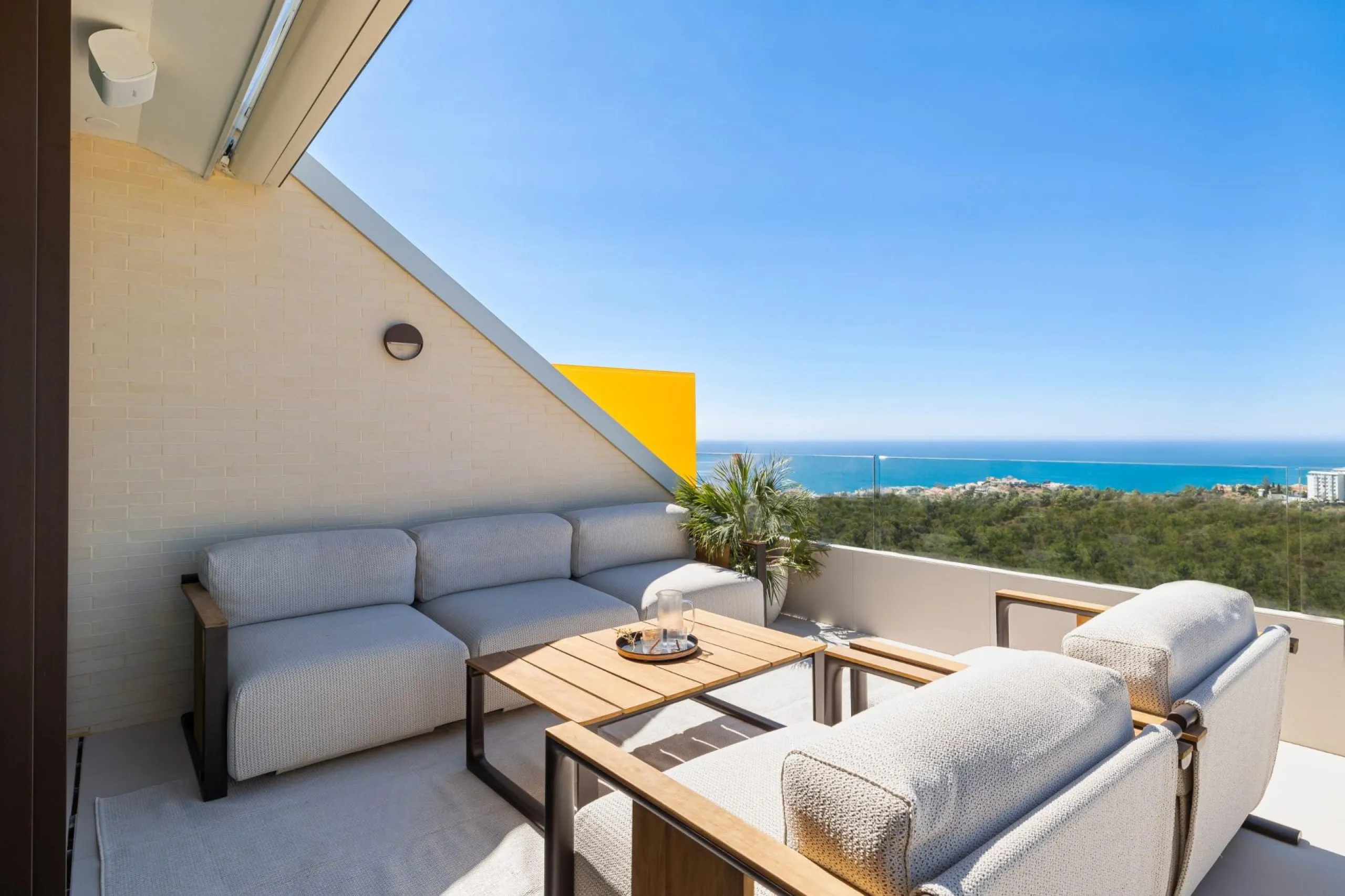 Exclusive New Build Residences in El Higuerón, Costa del Sol& & Modern Living Surrounded by Nature and Sea Views& Discover this exclusive residential development in El Higuerón, located in one of the most prestigious areas of the Costa del Sol. N