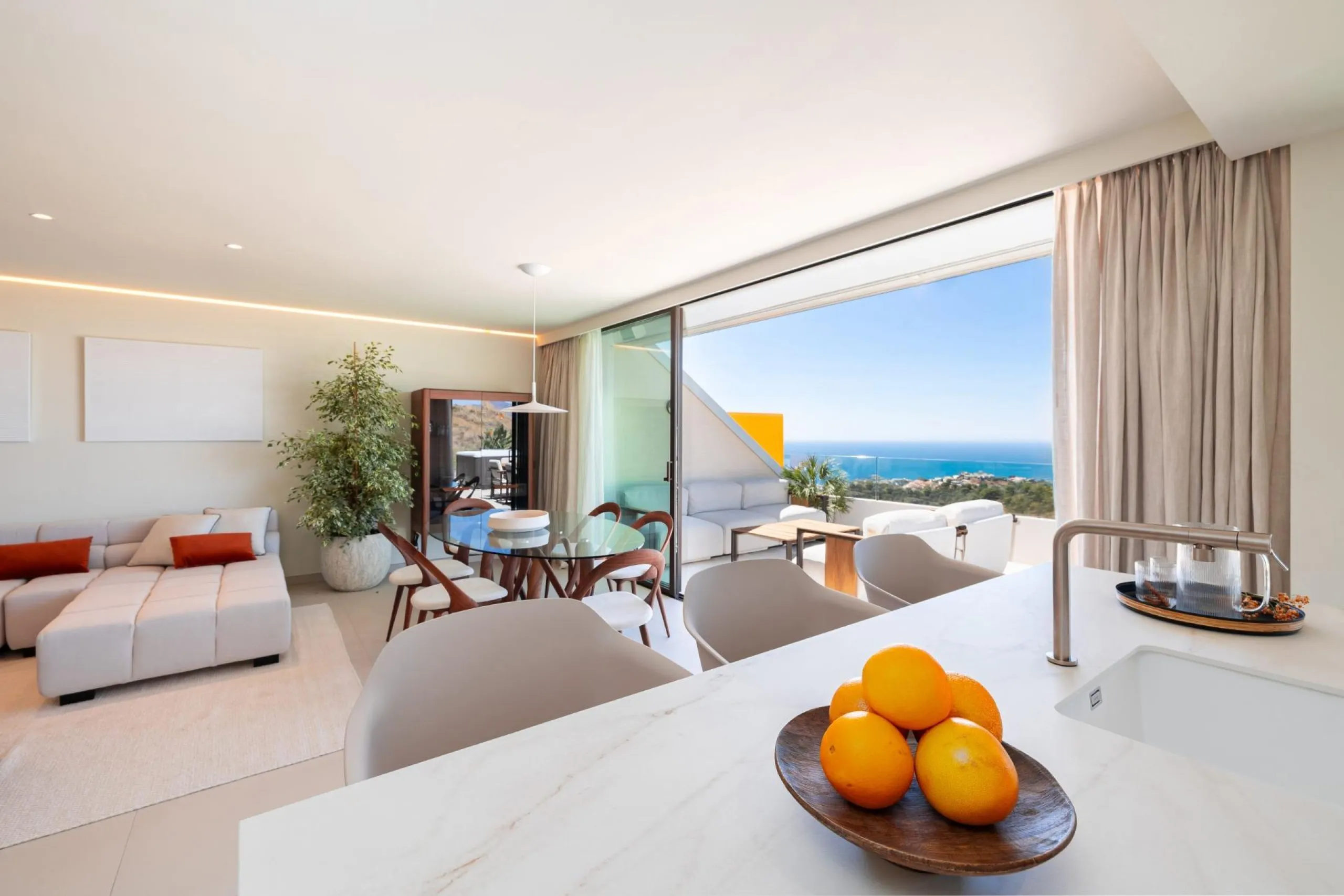 Exclusive New Build Residences in El Higuerón, Costa del Sol& & Modern Living Surrounded by Nature and Sea Views& Discover this exclusive residential development in El Higuerón, located in one of the most prestigious areas of the Costa del Sol. N