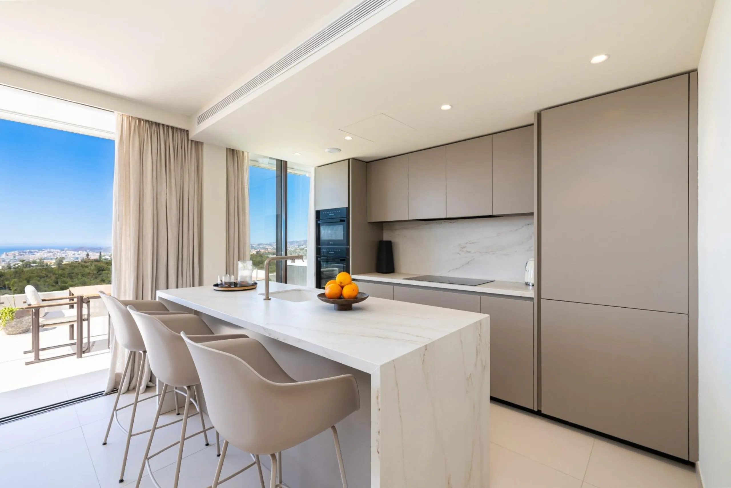 Exclusive New Build Residences in El Higuerón, Costa del Sol& & Modern Living Surrounded by Nature and Sea Views& Discover this exclusive residential development in El Higuerón, located in one of the most prestigious areas of the Costa del Sol. N