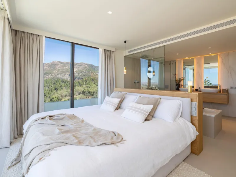 Exclusive New Build Residences in El Higuerón, Costa del Sol& & Modern Living Surrounded by Nature and Sea Views& Discover this exclusive residential development in El Higuerón, located in one of the most prestigious areas of the Costa del Sol. N