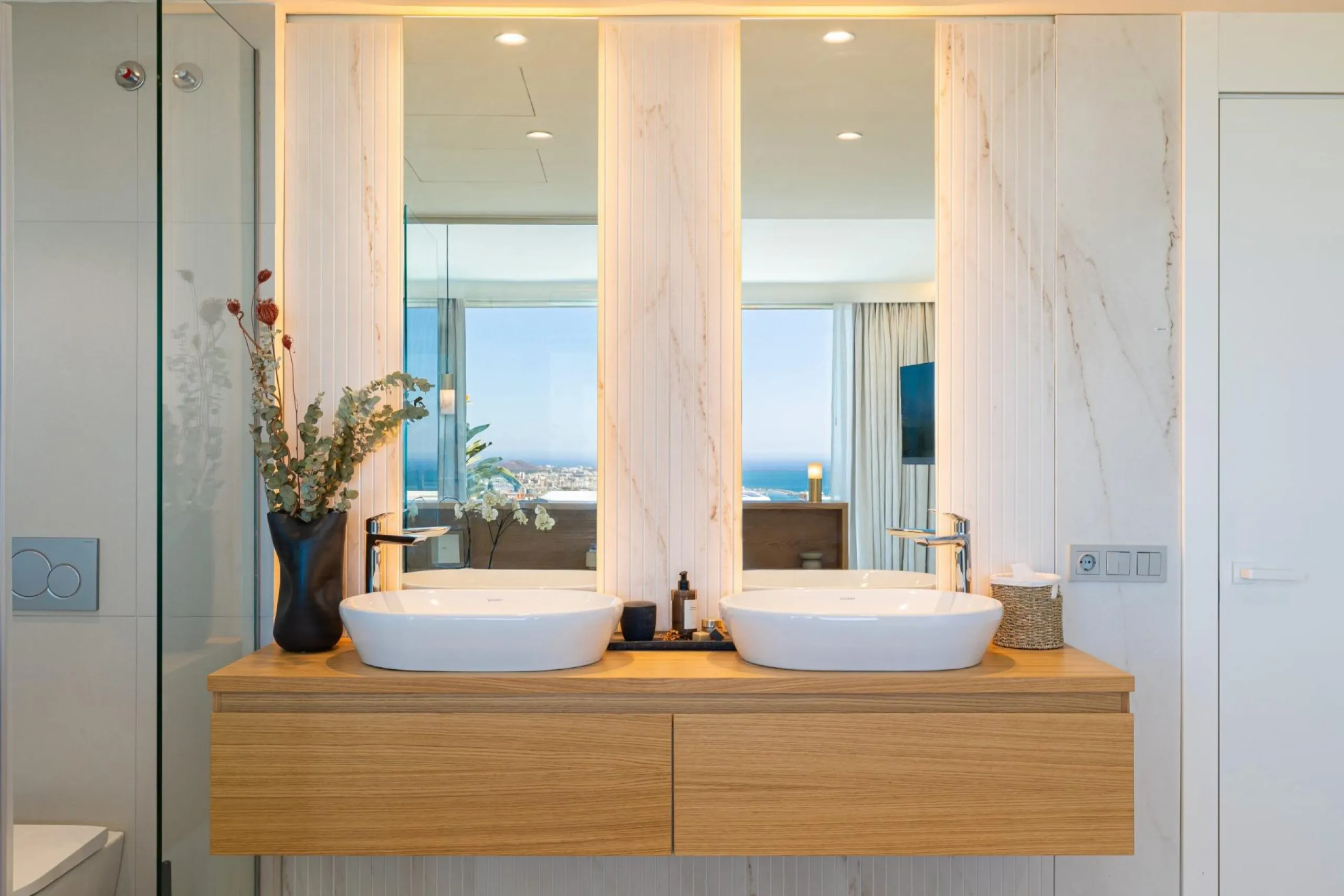 Exclusive New Build Residences in El Higuerón, Costa del Sol& & Modern Living Surrounded by Nature and Sea Views& Discover this exclusive residential development in El Higuerón, located in one of the most prestigious areas of the Costa del Sol. N