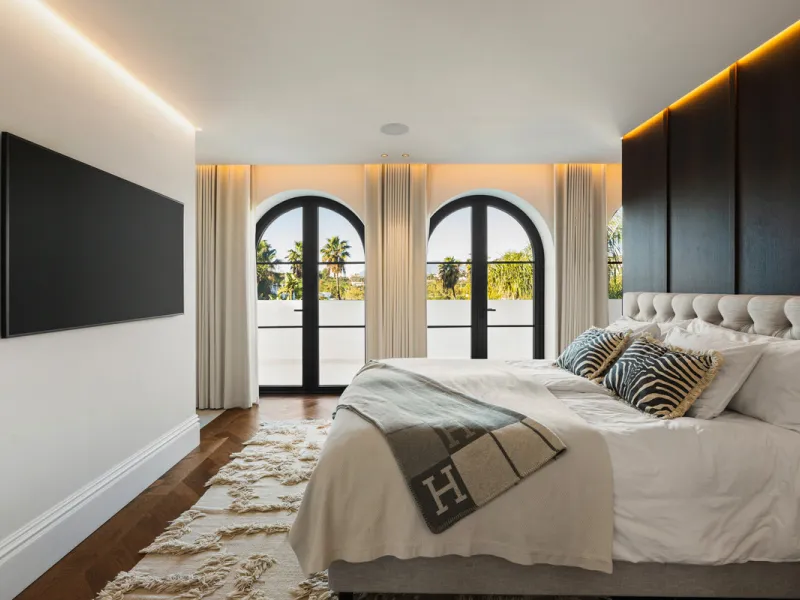 Introducing this exceptional family residence, set within one of the most sought-after gated communities in Los Naranjos, Nueva Andalucía, just moments from one of Marbella's finest golf courses.