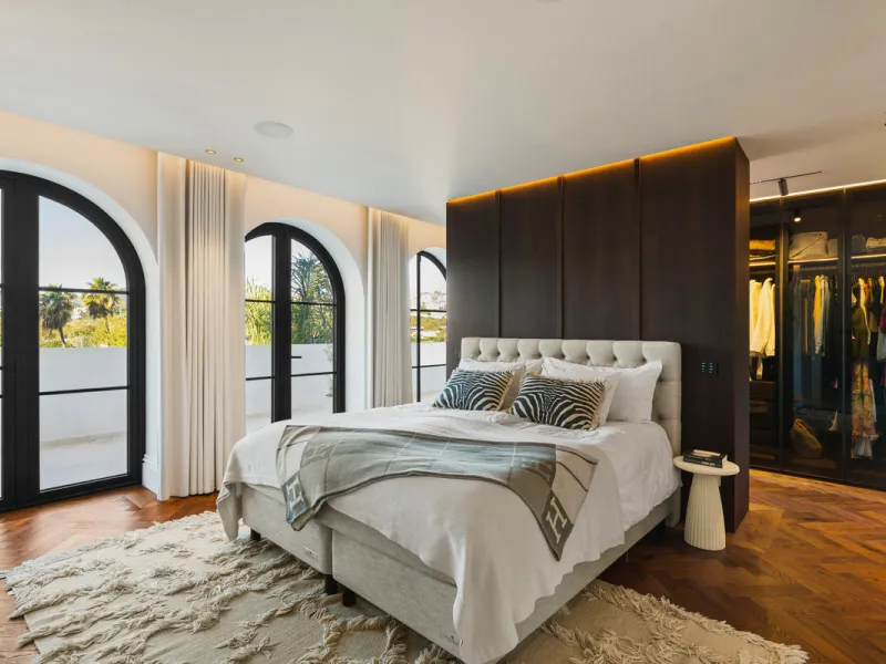 Introducing this exceptional family residence, set within one of the most sought-after gated communities in Los Naranjos, Nueva Andalucía, just moments from one of Marbella's finest golf courses.