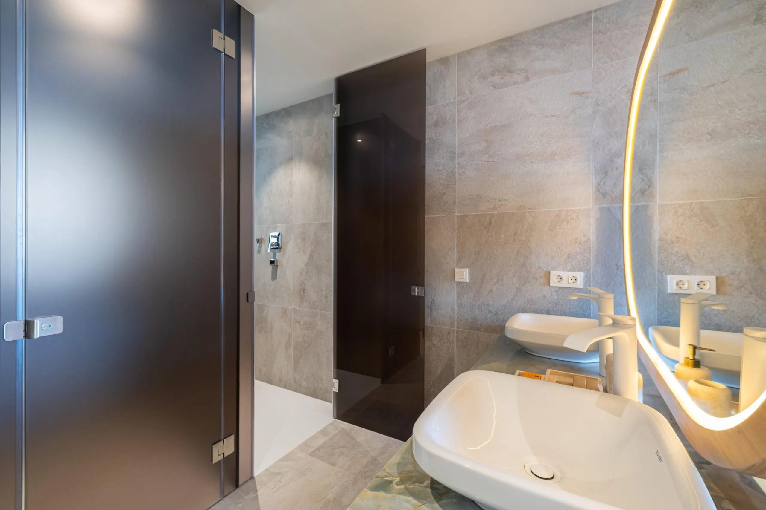 Exclusive New Build Residences in El Higuerón, Costa del Sol& & Modern Living with Panoramic Mediterranean Views& Experience luxury and comfort in this exclusive new development in El Higuerón, one of the most prestigious areas on the Costa del S