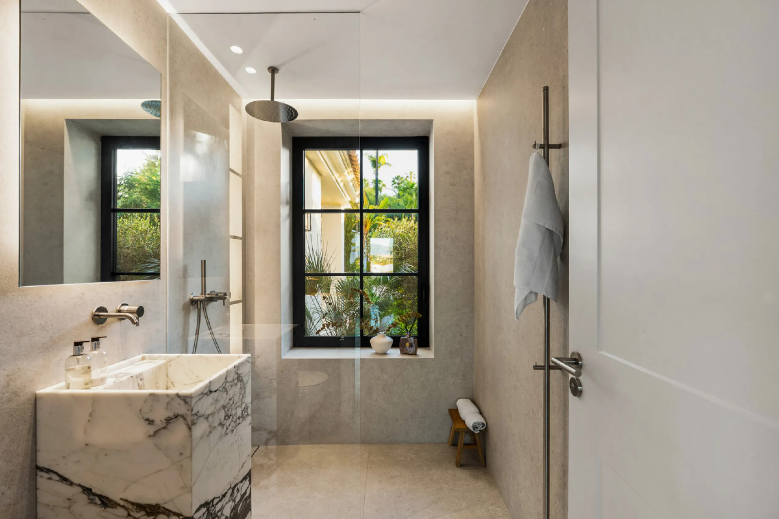 Introducing this exceptional family residence, set within one of the most sought-after gated communities in Los Naranjos, Nueva Andalucía, just moments from one of Marbella's finest golf courses.