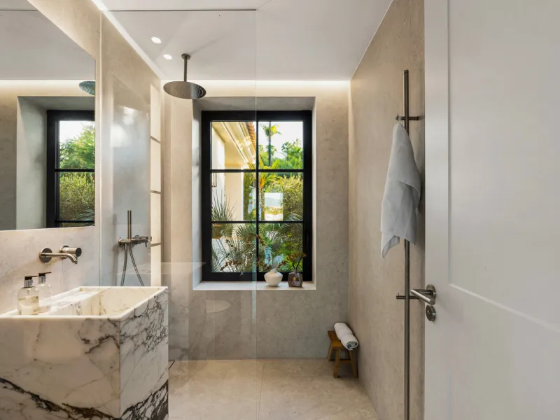 Introducing this exceptional family residence, set within one of the most sought-after gated communities in Los Naranjos, Nueva Andalucía, just moments from one of Marbella's finest golf courses.