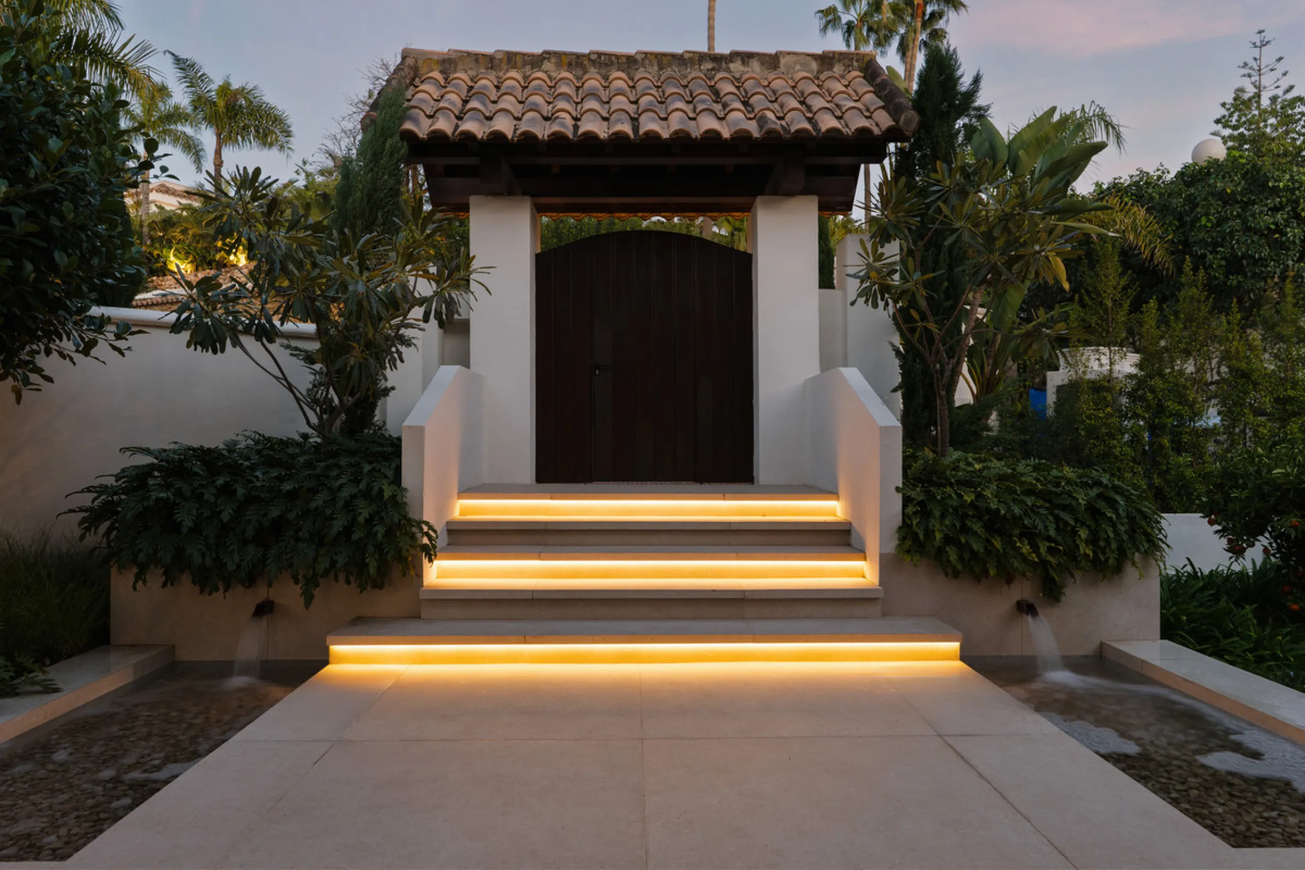 Introducing this exceptional family residence, set within one of the most sought-after gated communities in Los Naranjos, Nueva Andalucía, just moments from one of Marbella's finest golf courses.