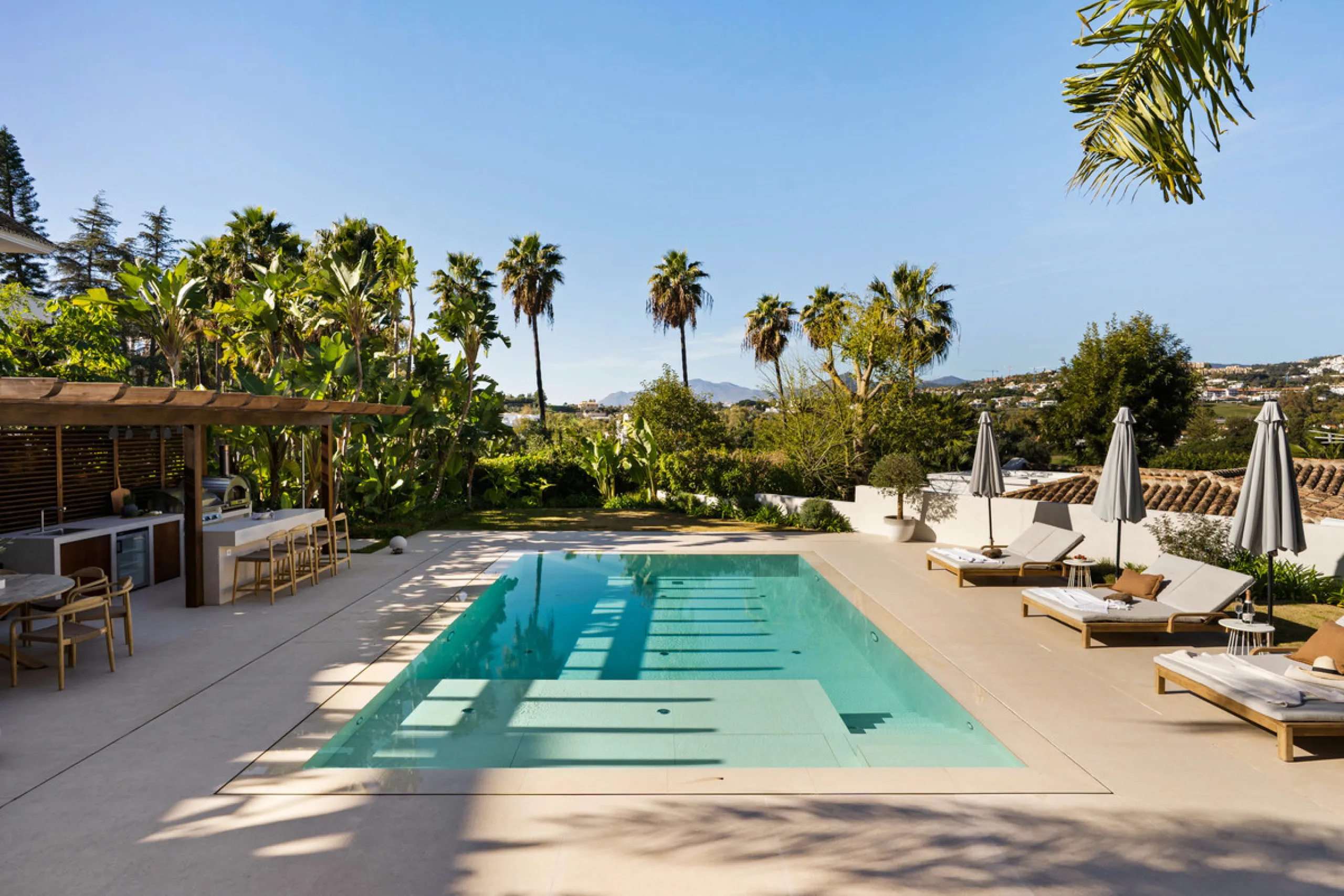 Introducing this exceptional family residence, set within one of the most sought-after gated communities in Los Naranjos, Nueva Andalucía, just moments from one of Marbella's finest golf courses.