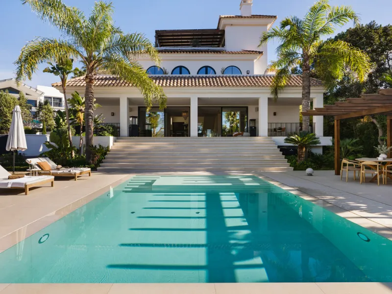 Introducing this exceptional family residence, set within one of the most sought-after gated communities in Los Naranjos, Nueva Andalucía, just moments from one of Marbella's finest golf courses.