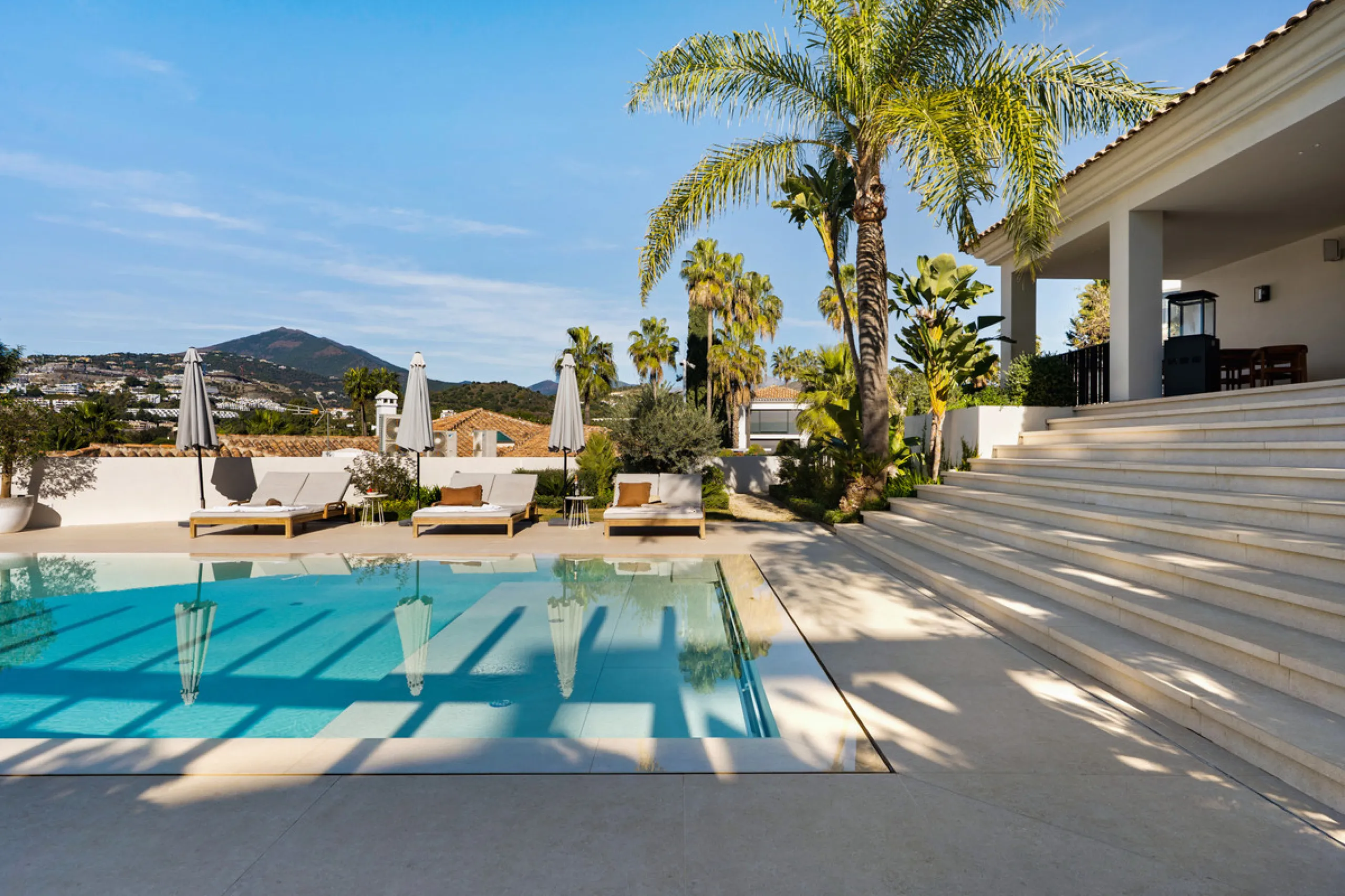 Introducing this exceptional family residence, set within one of the most sought-after gated communities in Los Naranjos, Nueva Andalucía, just moments from one of Marbella's finest golf courses.