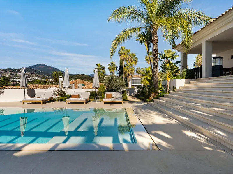 Introducing this exceptional family residence, set within one of the most sought-after gated communities in Los Naranjos, Nueva Andalucía, just moments from one of Marbella's finest golf courses.