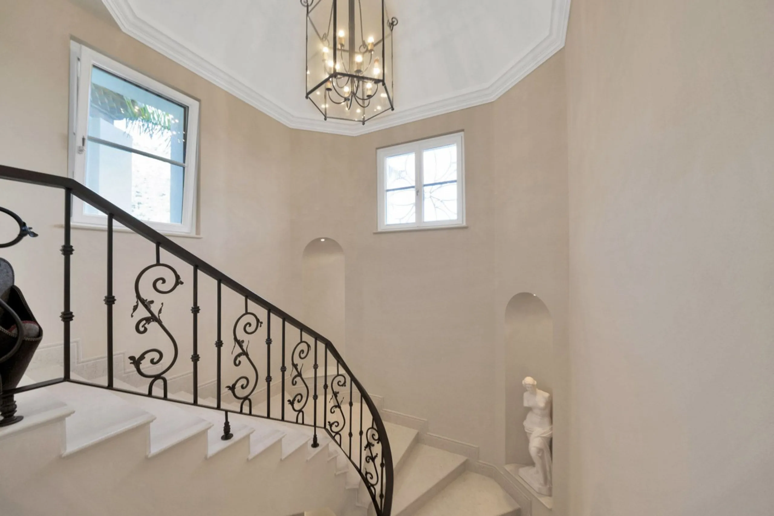 This exclusive property offers stunning views of the sea, the Spanish and African coasts and Gibraltar and is situated in a very private and protected location in the elegant and gated Marbella Club Golf Resort. Built with the highest quality; solid woode