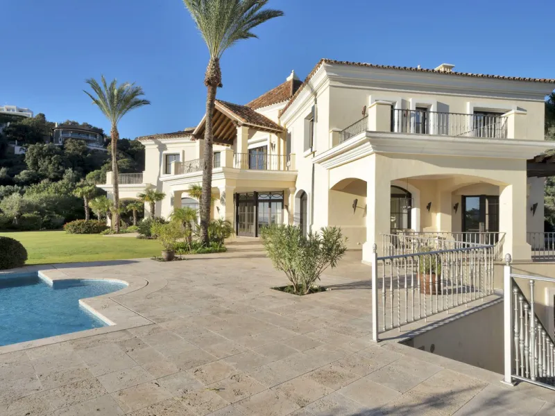 This exclusive property offers stunning views of the sea, the Spanish and African coasts and Gibraltar and is situated in a very private and protected location in the elegant and gated Marbella Club Golf Resort. Built with the highest quality; solid woode