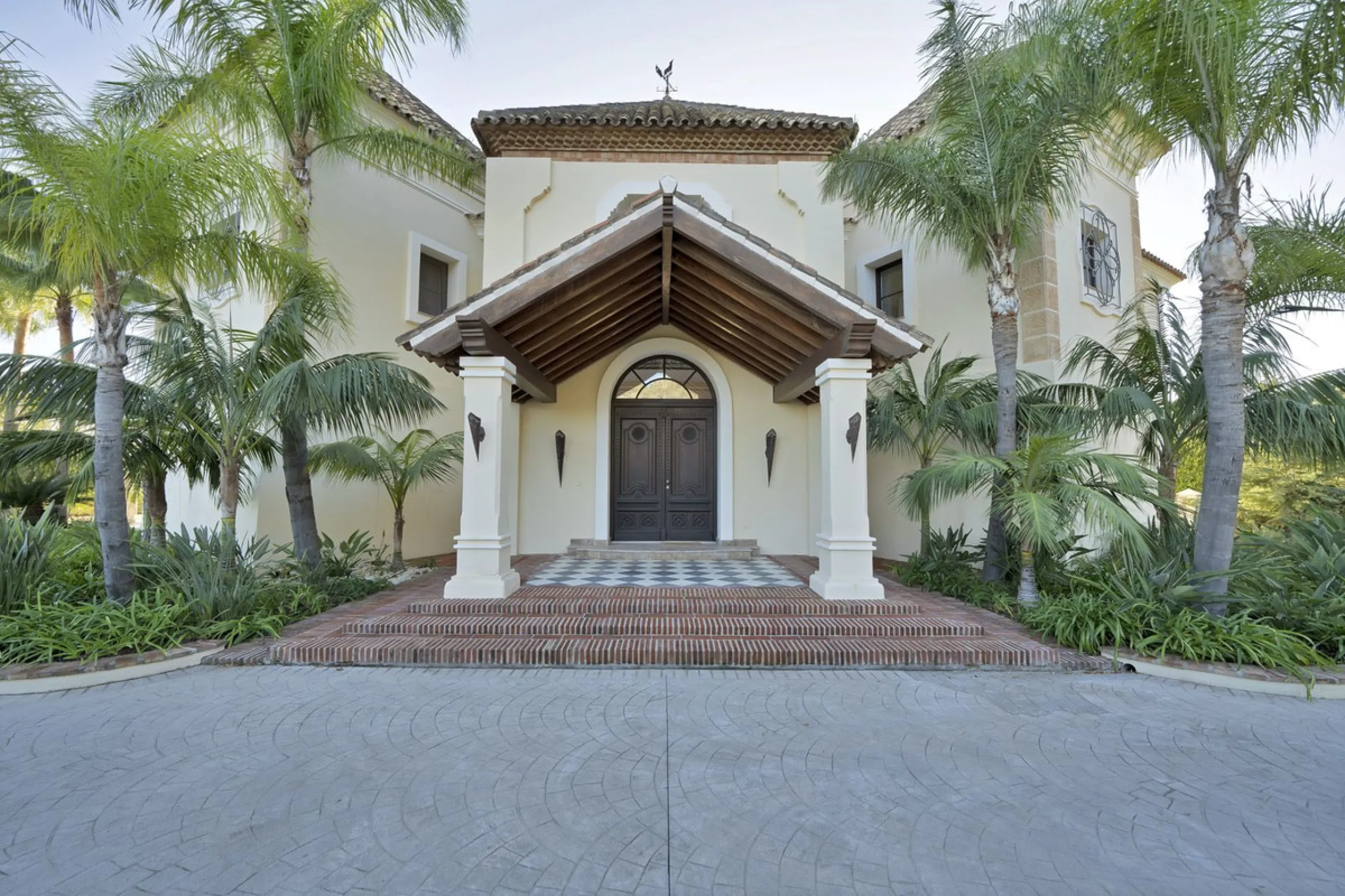 This exclusive property offers stunning views of the sea, the Spanish and African coasts and Gibraltar and is situated in a very private and protected location in the elegant and gated Marbella Club Golf Resort. Built with the highest quality; solid woode