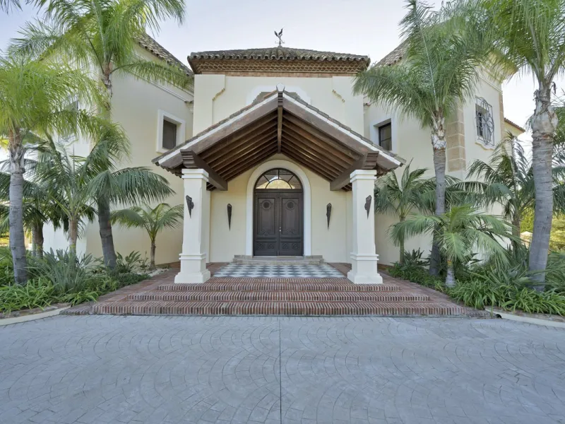 This exclusive property offers stunning views of the sea, the Spanish and African coasts and Gibraltar and is situated in a very private and protected location in the elegant and gated Marbella Club Golf Resort. Built with the highest quality; solid woode