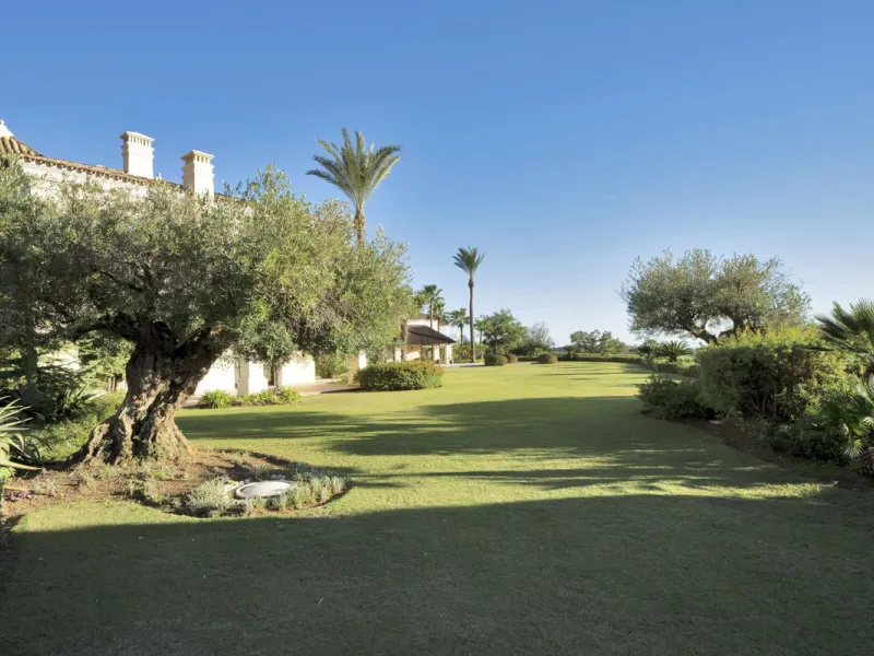 This exclusive property offers stunning views of the sea, the Spanish and African coasts and Gibraltar and is situated in a very private and protected location in the elegant and gated Marbella Club Golf Resort. Built with the highest quality; solid woode