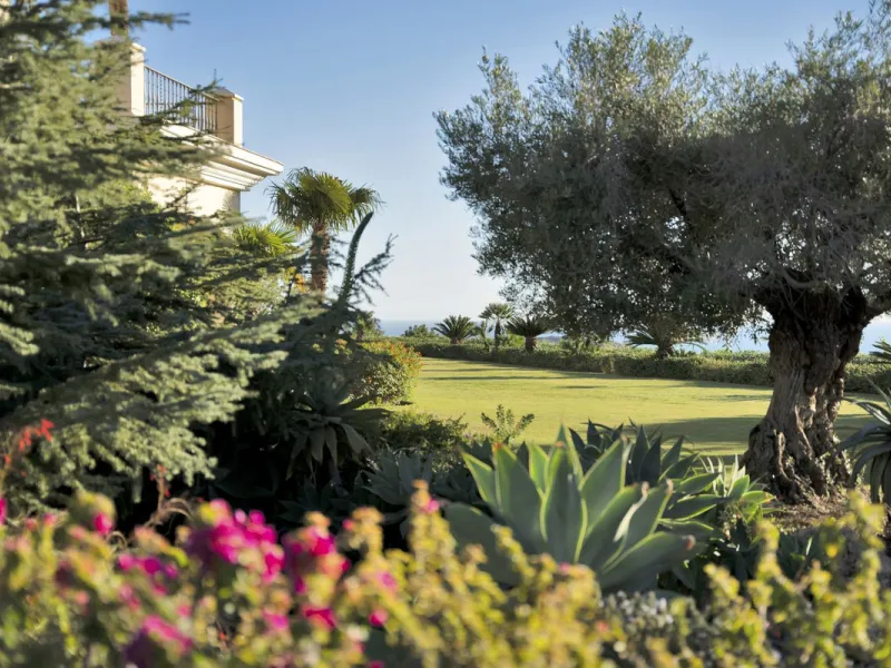This exclusive property offers stunning views of the sea, the Spanish and African coasts and Gibraltar and is situated in a very private and protected location in the elegant and gated Marbella Club Golf Resort. Built with the highest quality; solid woode