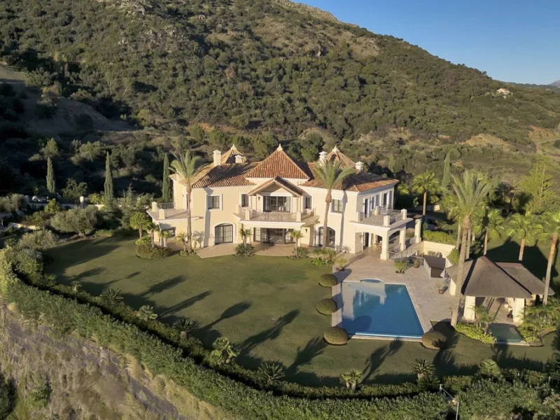 This exclusive property offers stunning views of the sea, the Spanish and African coasts and Gibraltar and is situated in a very private and protected location in the elegant and gated Marbella Club Golf Resort. Built with the highest quality; solid woode