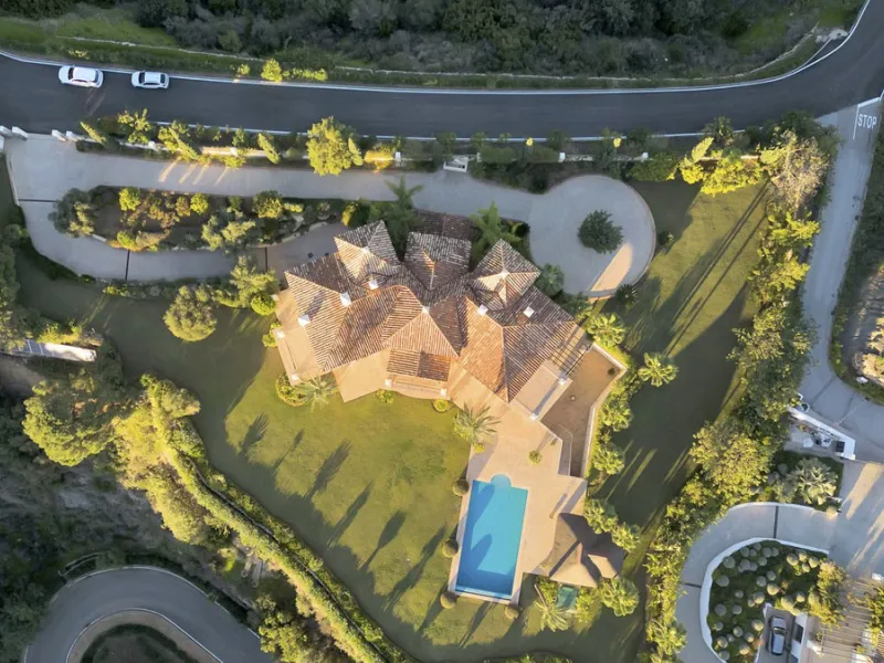 This exclusive property offers stunning views of the sea, the Spanish and African coasts and Gibraltar and is situated in a very private and protected location in the elegant and gated Marbella Club Golf Resort. Built with the highest quality; solid woode