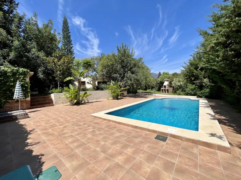 Charming Country Estate for Sale in El Velerín, Estepona