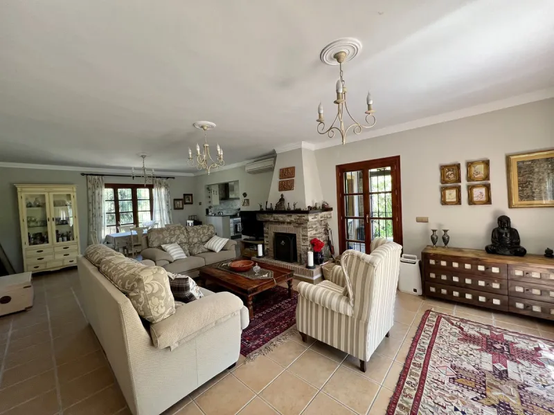 Charming Country Estate for Sale in El Velerín, Estepona