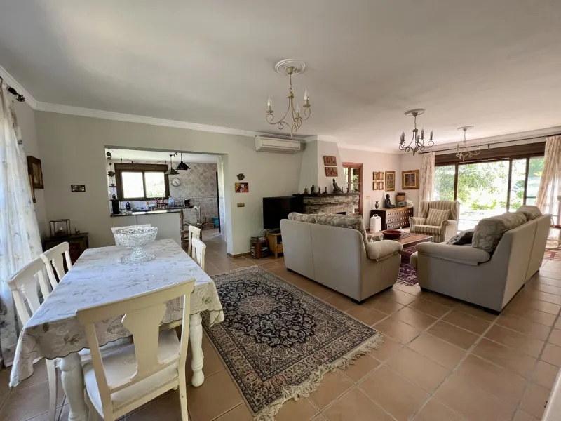 Charming Country Estate for Sale in El Velerín, Estepona