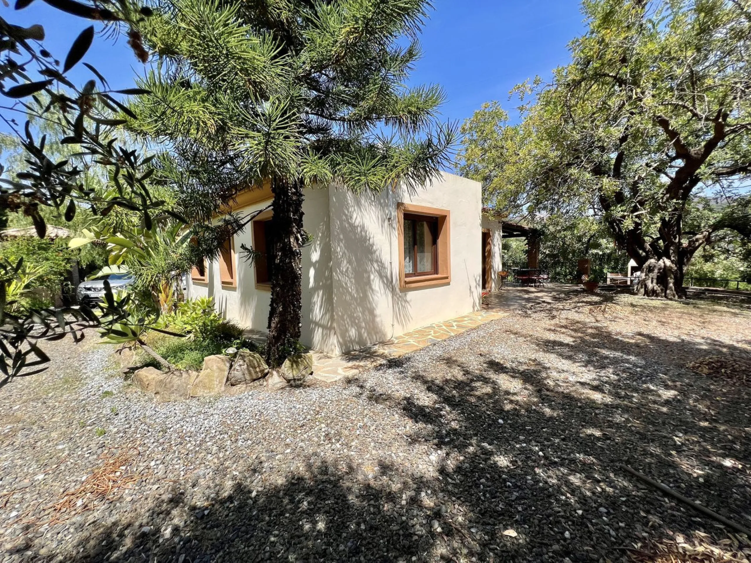 Charming Country Estate for Sale in El Velerín, Estepona