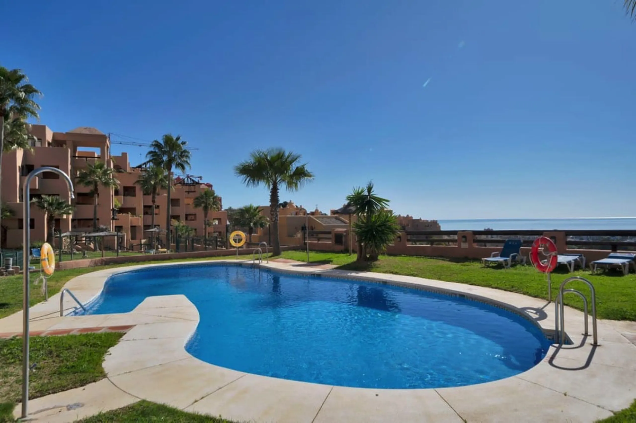 Apartment - Ground Floor Apartment в продаже в Manilva, Málaga. В доме 3 спален и 2 ванных комнат. Площадь дома 154 м². Площадь участка 20 м²