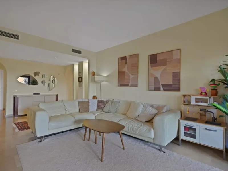 Apartment - Ground Floor Apartment в продаже в Manilva, Málaga. В доме 3 спален и 2 ванных комнат. Площадь дома 154 м². Площадь участка 20 м²