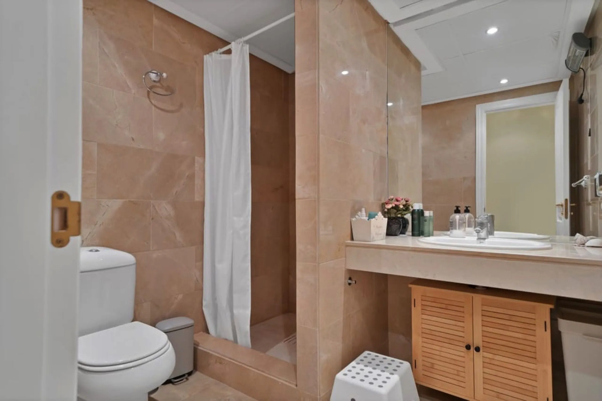 Apartment - Ground Floor Apartment в продаже в Manilva, Málaga. В доме 3 спален и 2 ванных комнат. Площадь дома 154 м². Площадь участка 20 м²