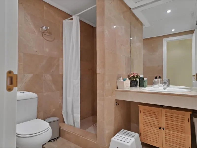 Apartment - Ground Floor Apartment в продаже в Manilva, Málaga. В доме 3 спален и 2 ванных комнат. Площадь дома 154 м². Площадь участка 20 м²