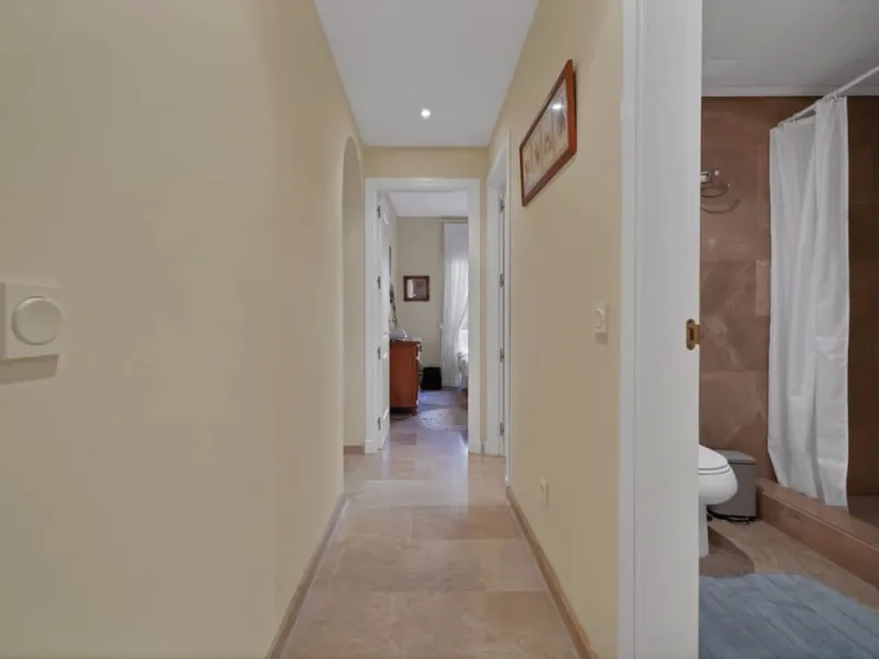 Apartment - Ground Floor Apartment в продаже в Manilva, Málaga. В доме 3 спален и 2 ванных комнат. Площадь дома 154 м². Площадь участка 20 м²