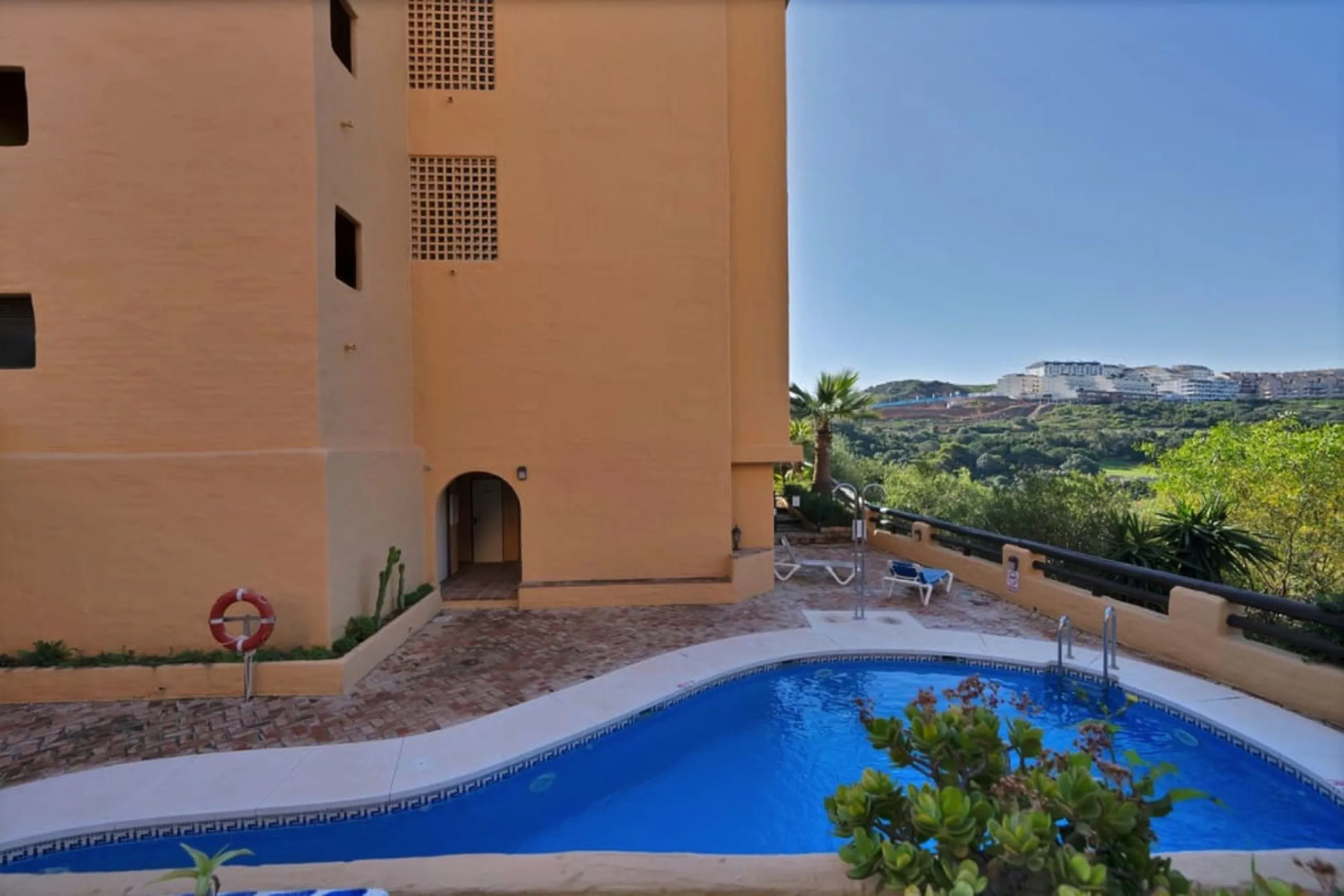 Apartment - Ground Floor Apartment в продаже в Manilva, Málaga. В доме 3 спален и 2 ванных комнат. Площадь дома 154 м². Площадь участка 20 м²