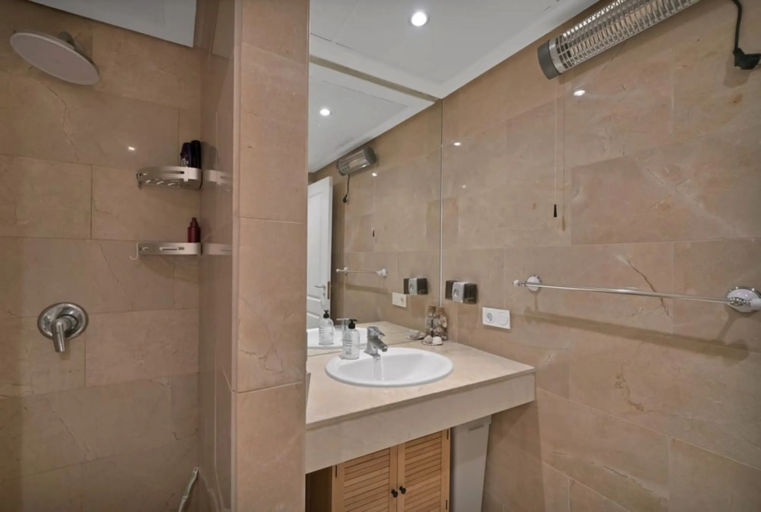 Apartment - Ground Floor Apartment в продаже в Manilva, Málaga. В доме 3 спален и 2 ванных комнат. Площадь дома 154 м². Площадь участка 20 м²