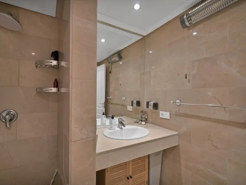 Apartment - Ground Floor Apartment в продаже в Manilva, Málaga. В доме 3 спален и 2 ванных комнат. Площадь дома 154 м². Площадь участка 20 м²