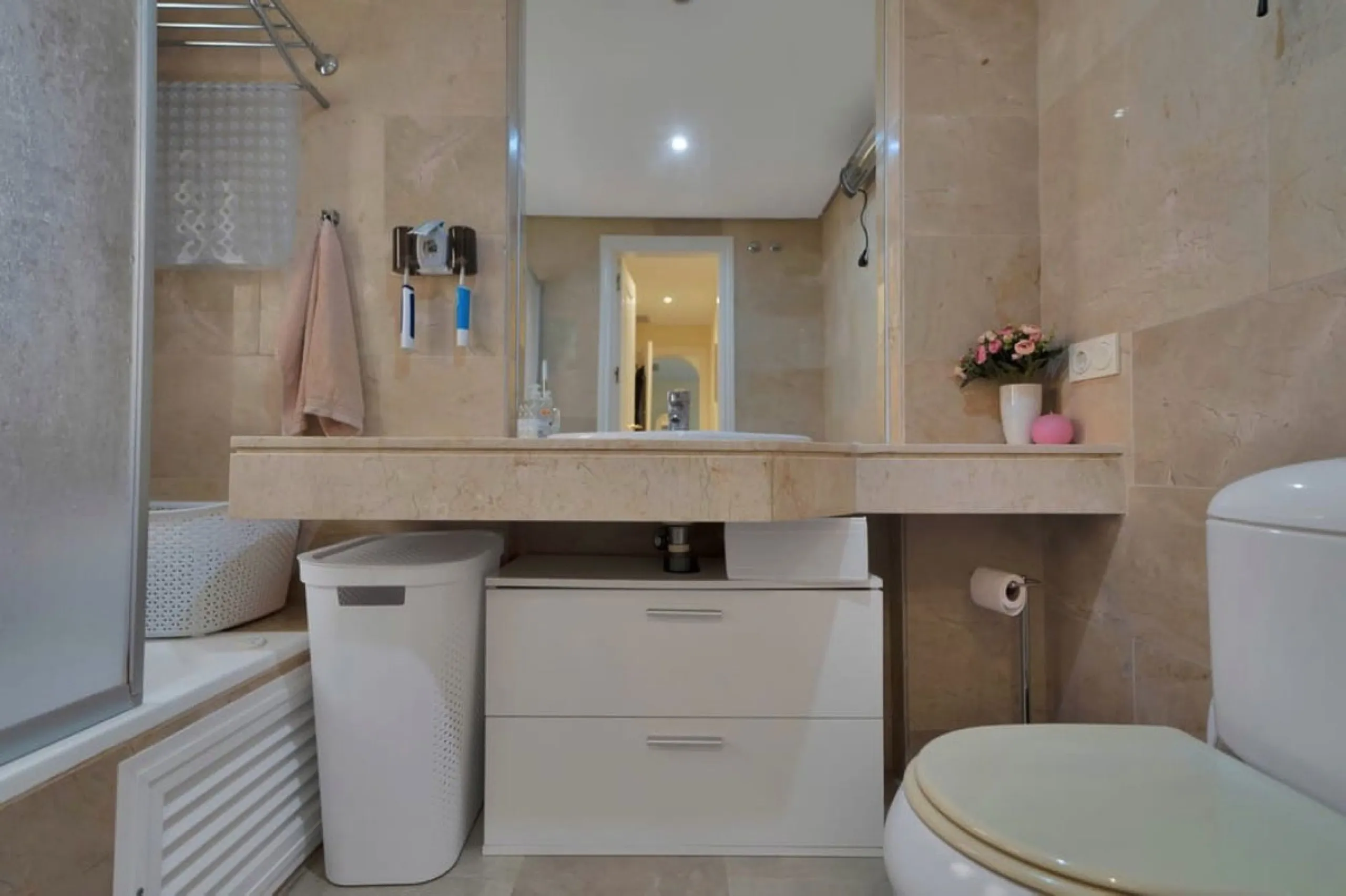 Apartment - Ground Floor Apartment в продаже в Manilva, Málaga. В доме 3 спален и 2 ванных комнат. Площадь дома 154 м². Площадь участка 20 м²