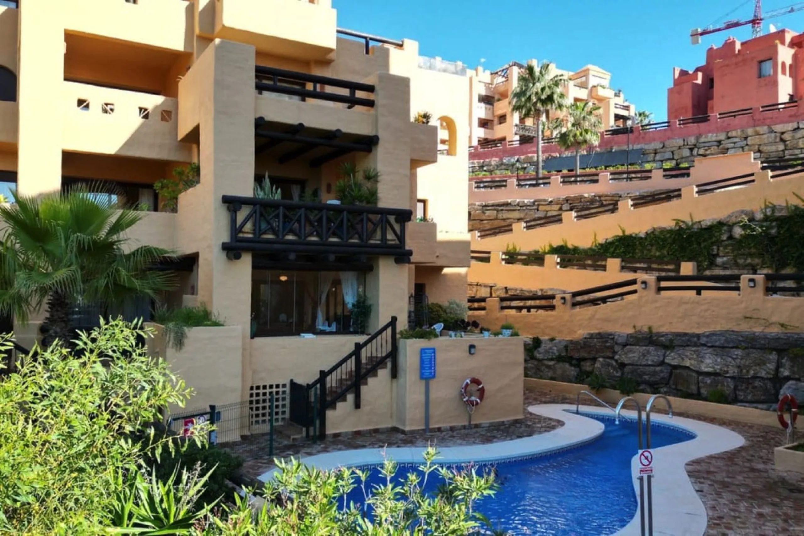 Apartment - Ground Floor Apartment в продаже в Manilva, Málaga. В доме 3 спален и 2 ванных комнат. Площадь дома 154 м². Площадь участка 20 м²