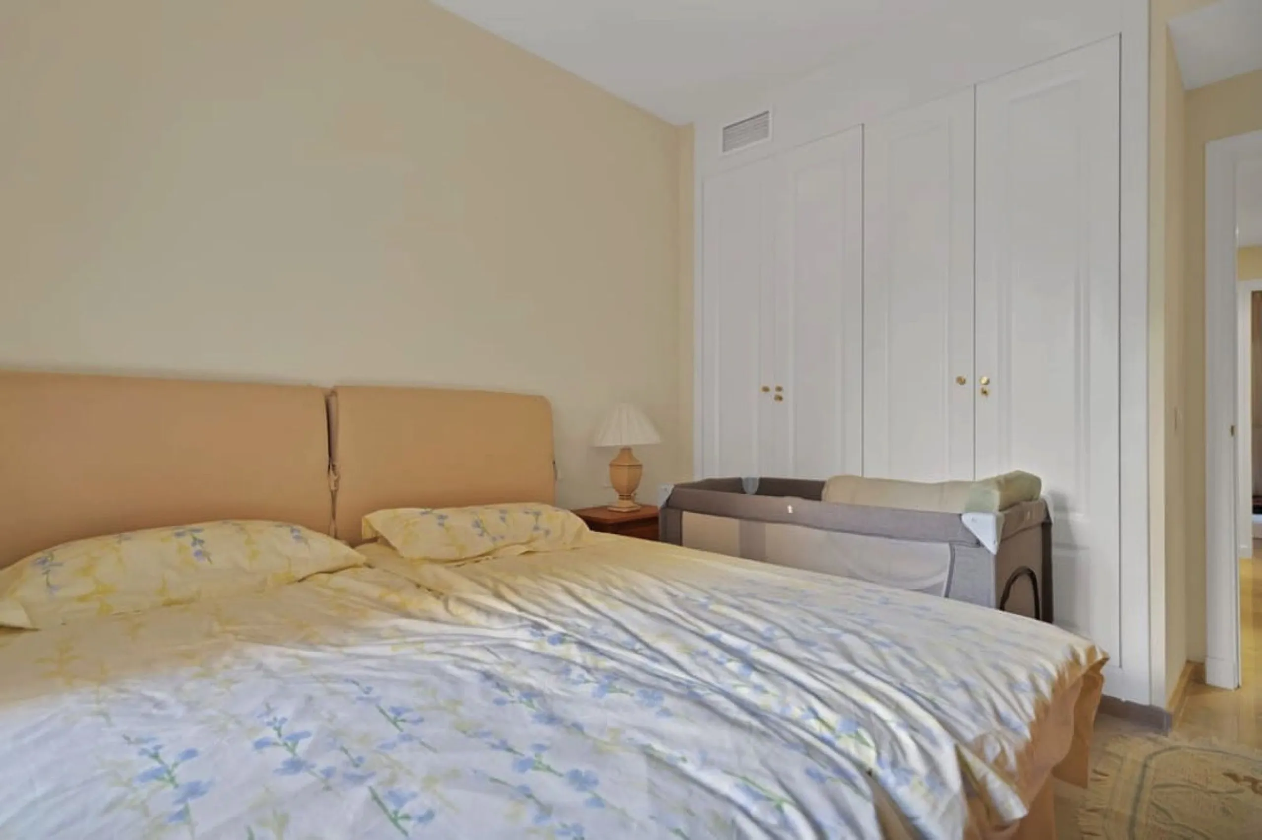 Apartment - Ground Floor Apartment в продаже в Manilva, Málaga. В доме 3 спален и 2 ванных комнат. Площадь дома 154 м². Площадь участка 20 м²