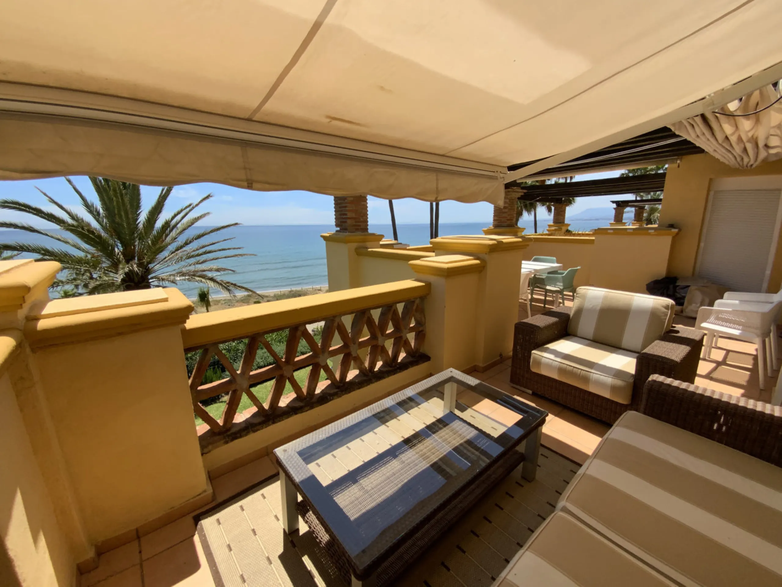 Apartment - Middle Floor Apartment в продаже в Marbella, Málaga. В доме 3 спален и 3 ванных комнат. Площадь дома 155 м²