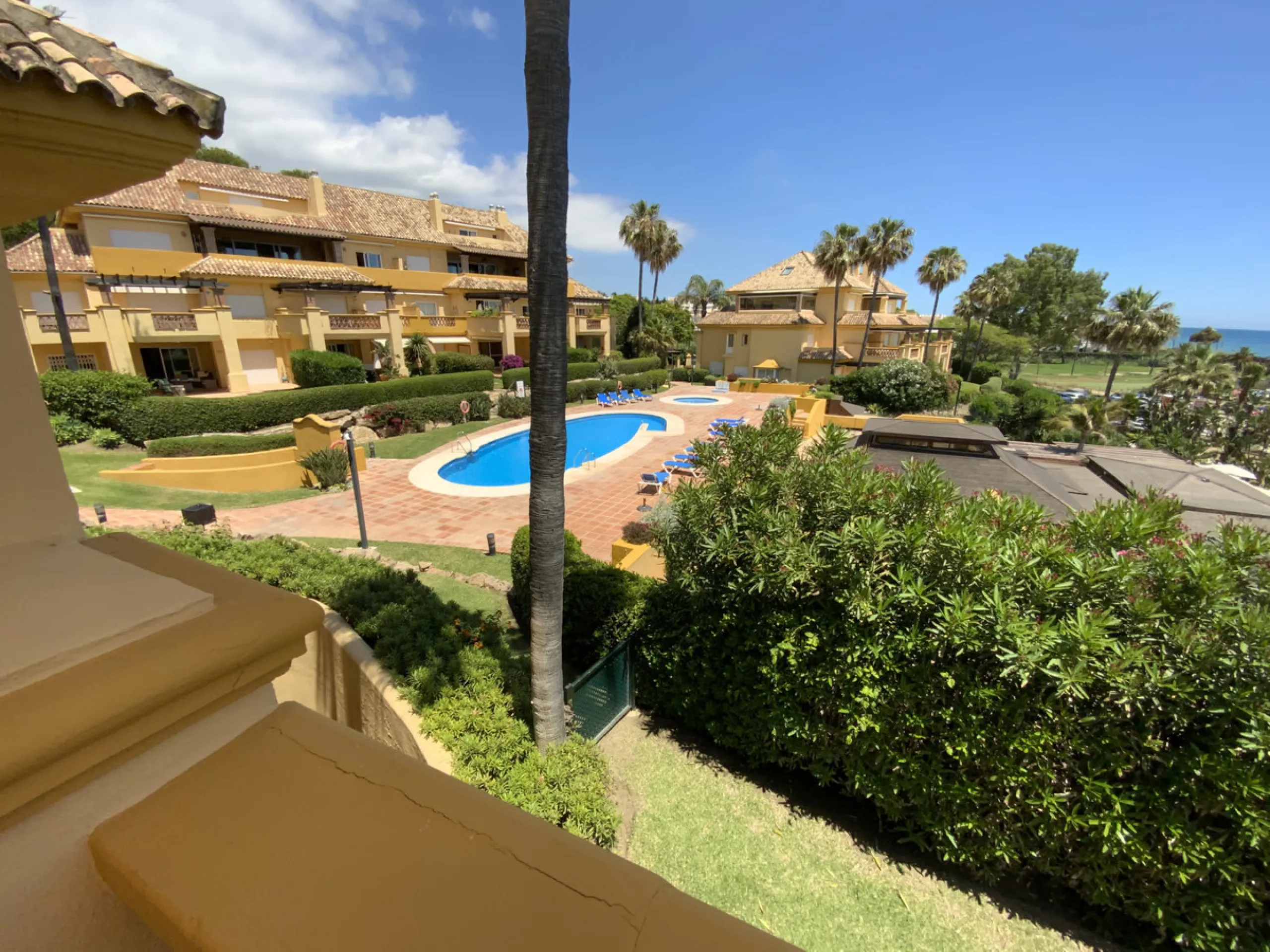 Apartment - Middle Floor Apartment в продаже в Marbella, Málaga. В доме 3 спален и 3 ванных комнат. Площадь дома 155 м²
