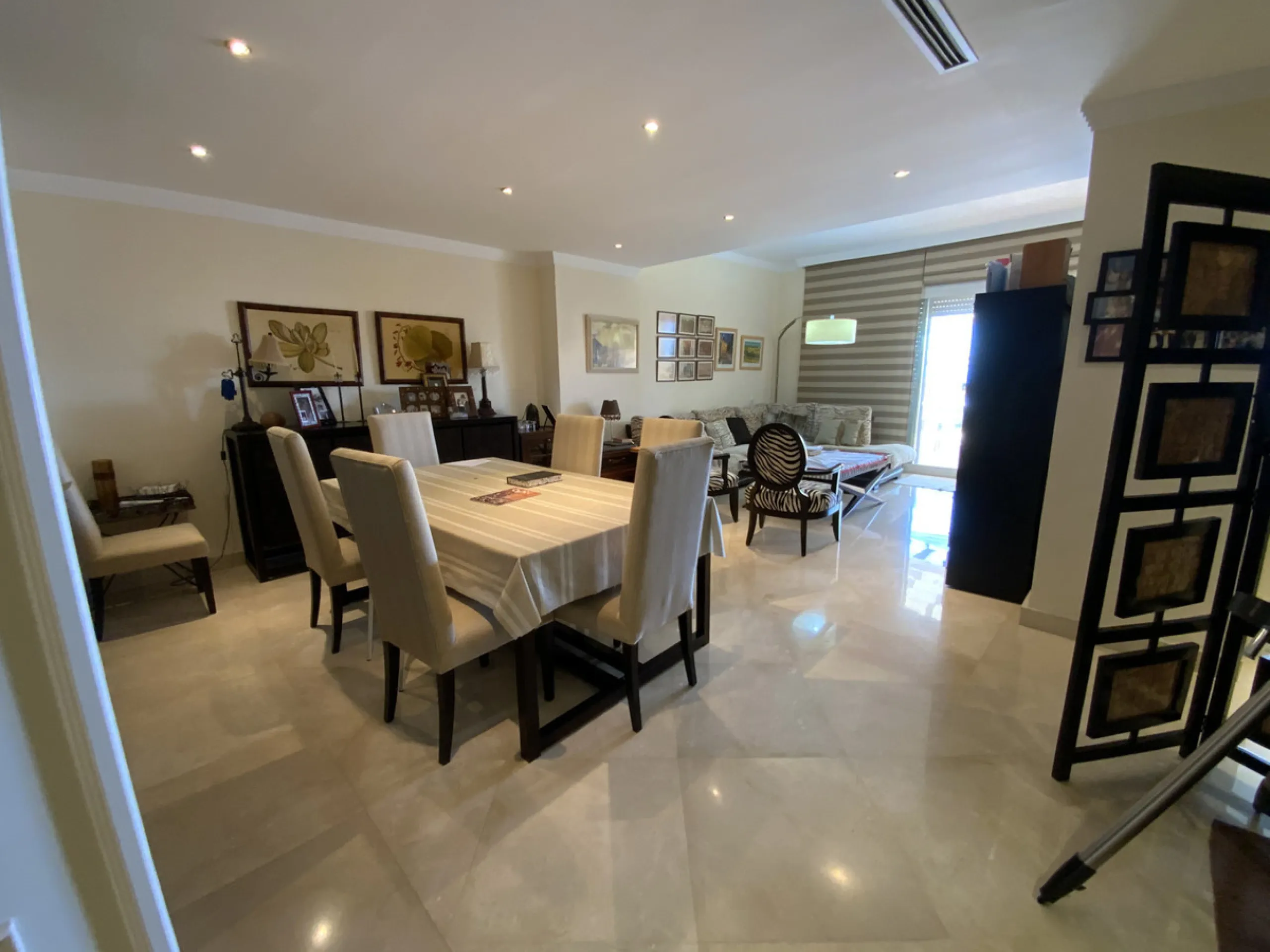 Apartment - Middle Floor Apartment в продаже в Marbella, Málaga. В доме 3 спален и 3 ванных комнат. Площадь дома 155 м²