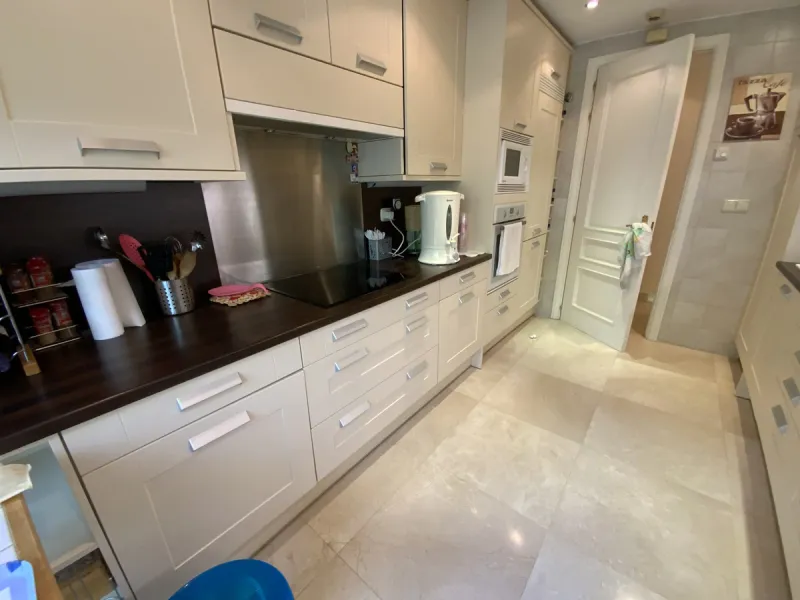 Apartment - Middle Floor Apartment в продаже в Marbella, Málaga. В доме 3 спален и 3 ванных комнат. Площадь дома 155 м²