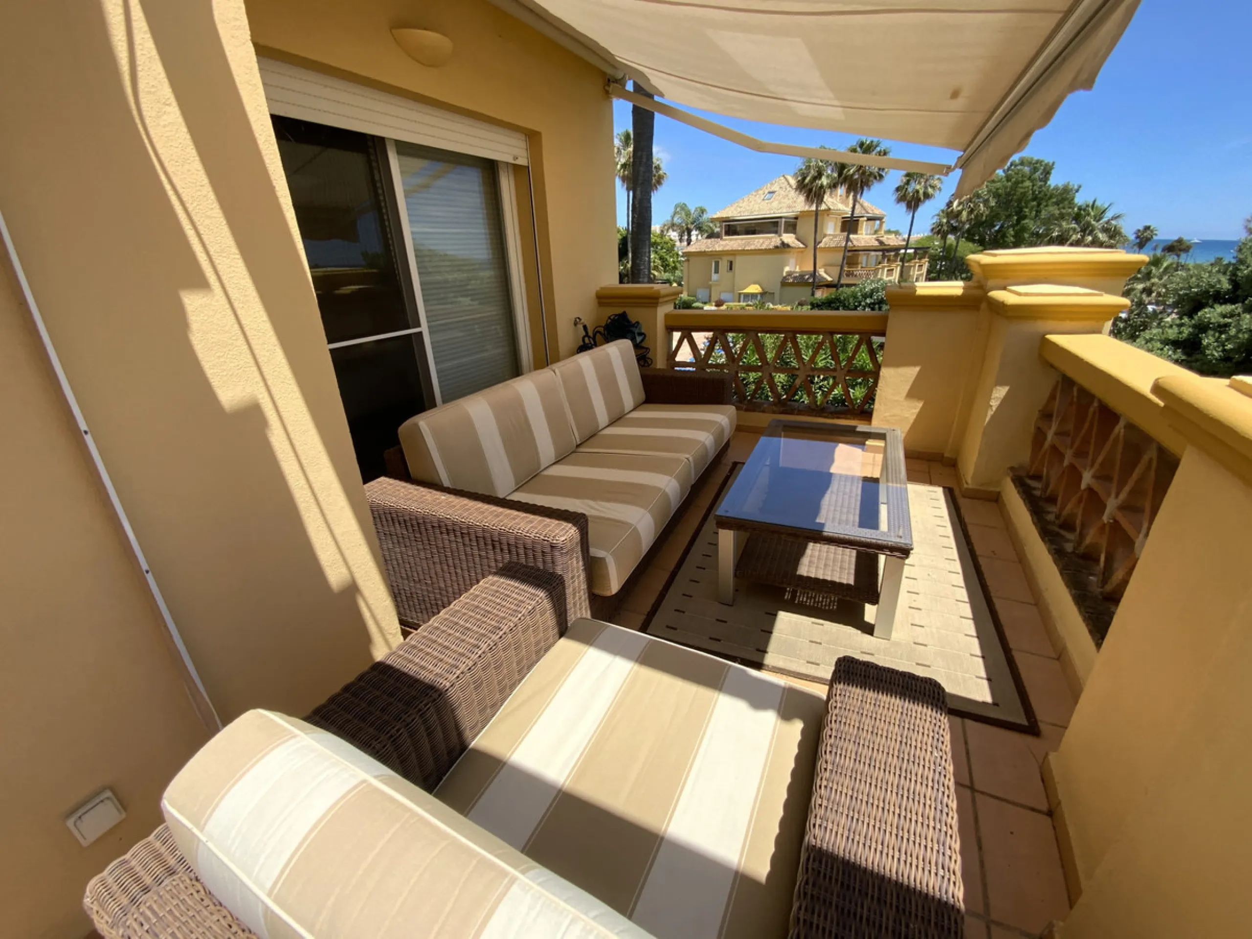 Apartment - Middle Floor Apartment в продаже в Marbella, Málaga. В доме 3 спален и 3 ванных комнат. Площадь дома 155 м²