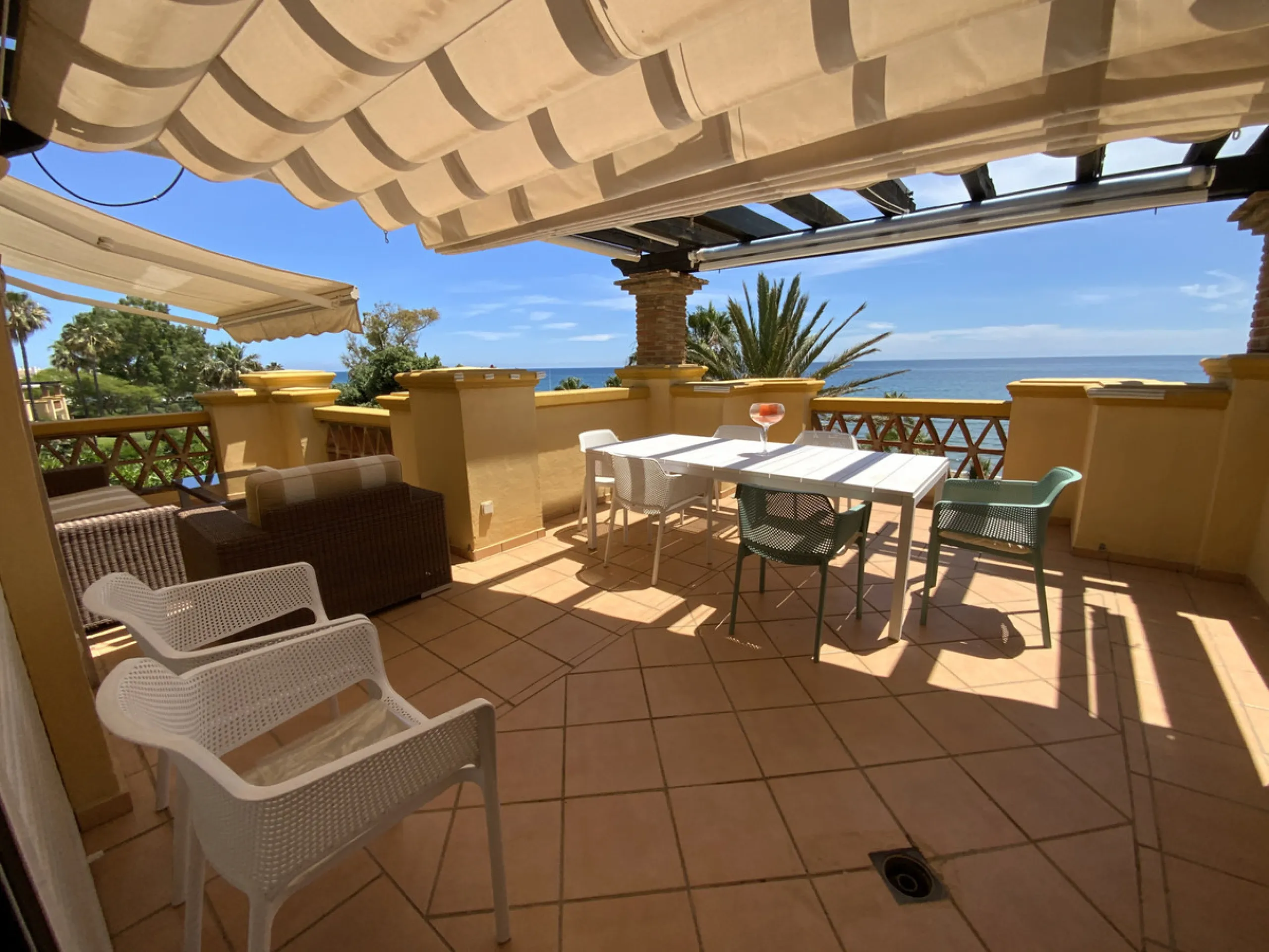 Apartment - Middle Floor Apartment в продаже в Marbella, Málaga. В доме 3 спален и 3 ванных комнат. Площадь дома 155 м²