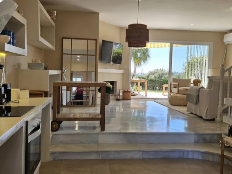 Elegant and charmingTownhouse with Open Views in Calahonda