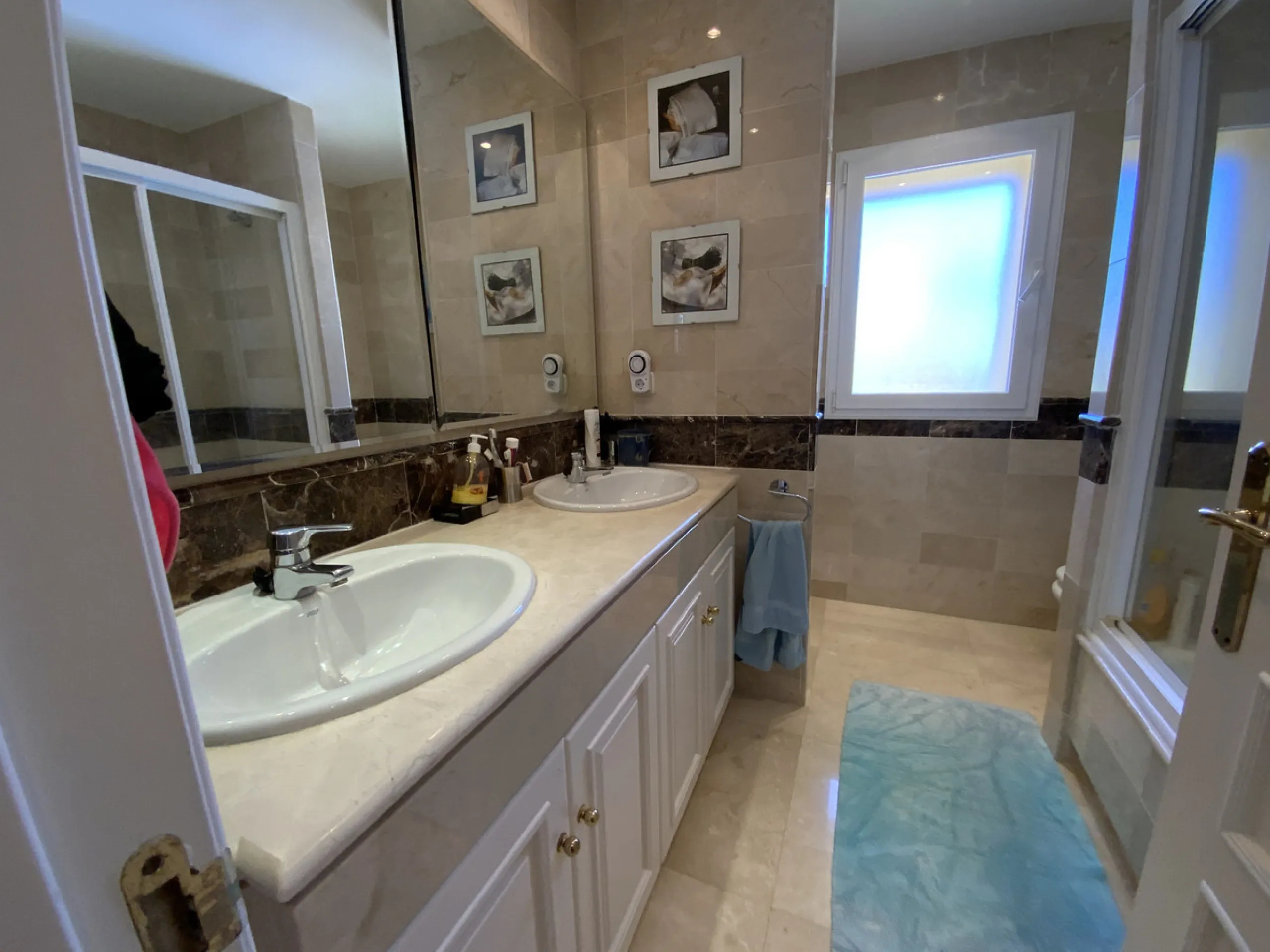 Apartment - Middle Floor Apartment в продаже в Marbella, Málaga. В доме 3 спален и 3 ванных комнат. Площадь дома 155 м²
