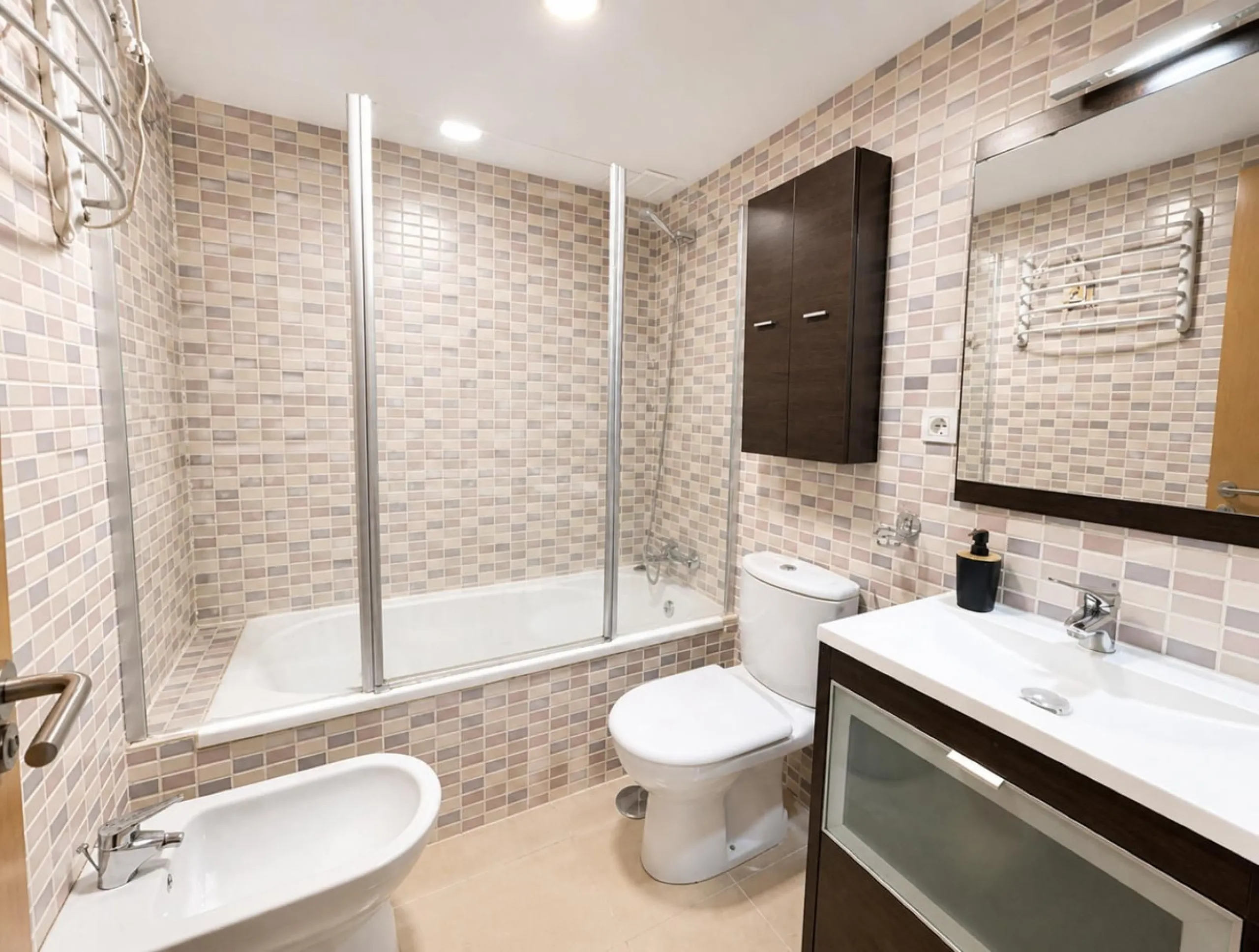Modern triplex in a residential complex with all amenities.