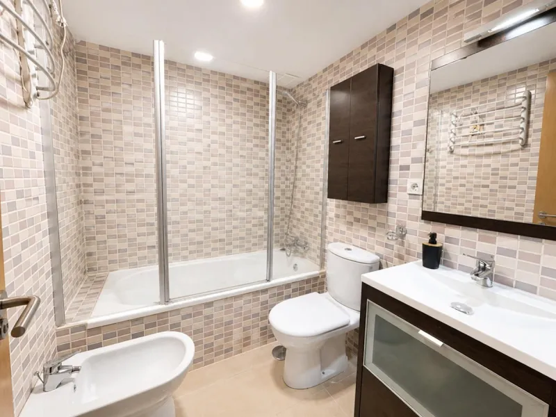 Modern triplex in a residential complex with all amenities.