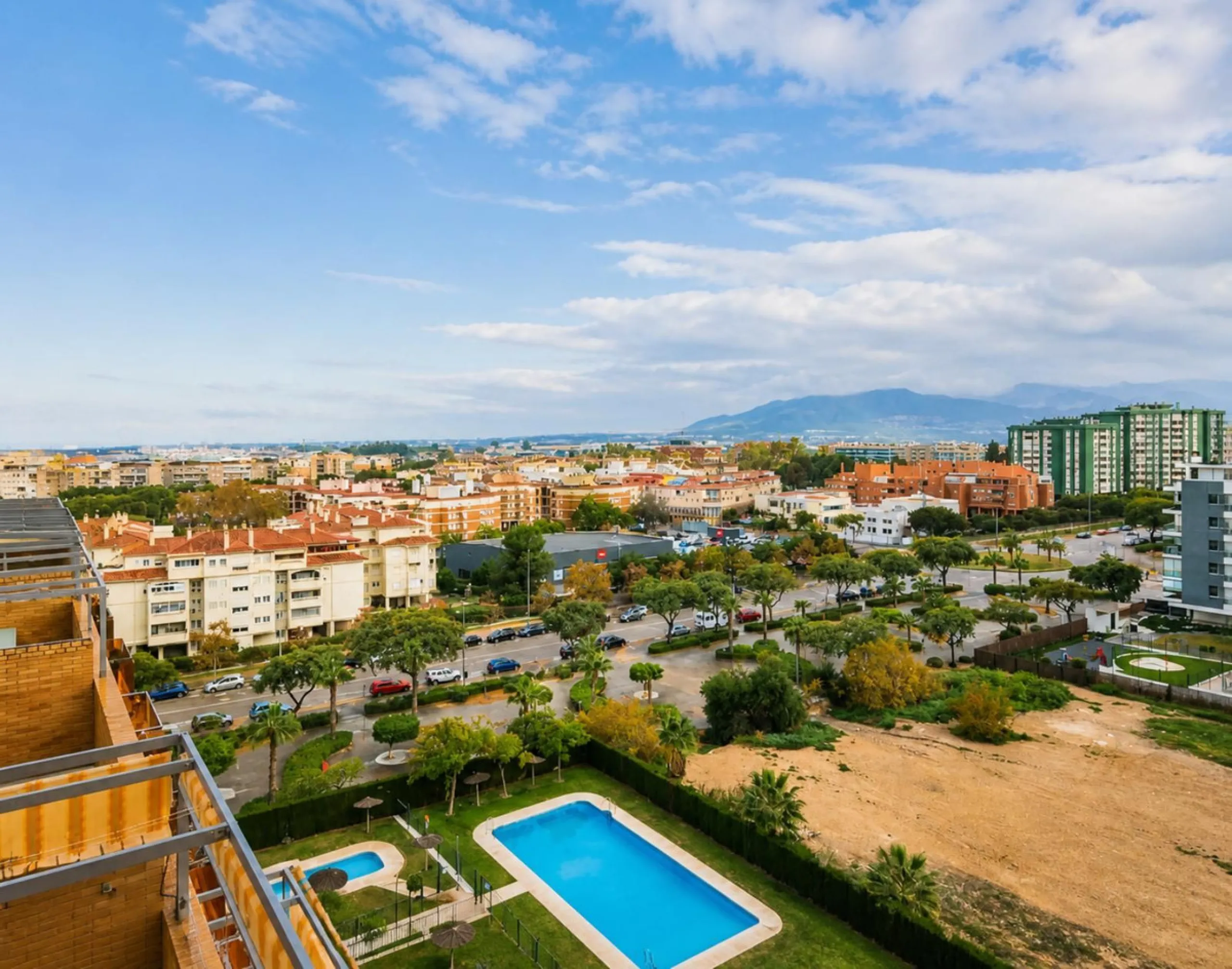 Modern triplex in a residential complex with all amenities.